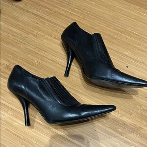 Nine West black leather loafer sty heel ankle bootie